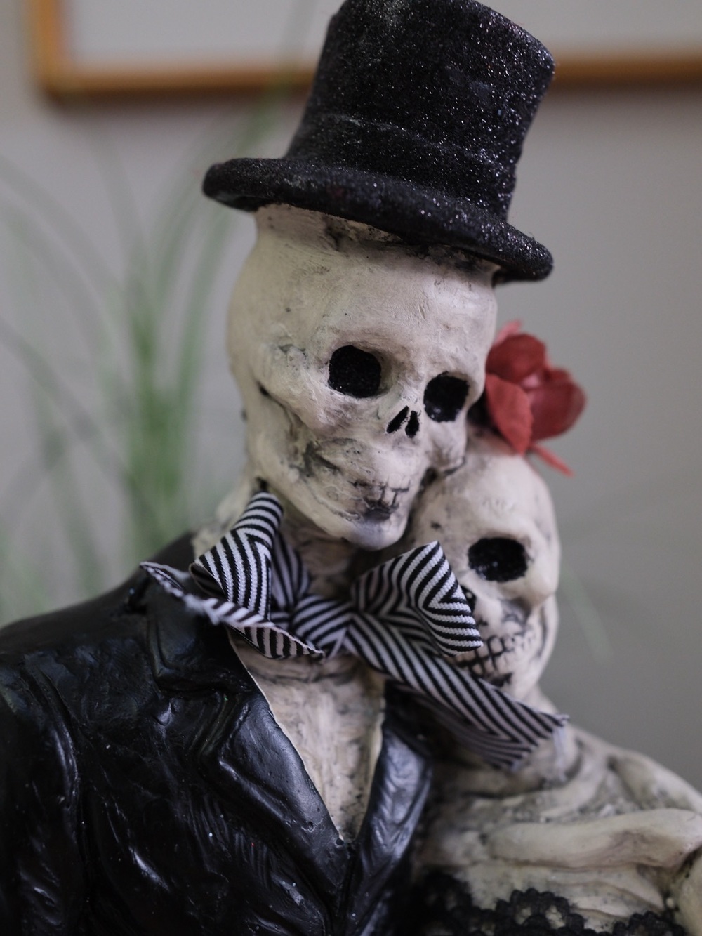 Large Gothic Skeleton Bride Groom Halloween Statue
